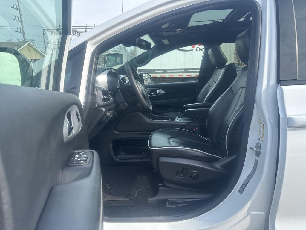 used 2025 Chrysler Pacifica car, priced at $34,500