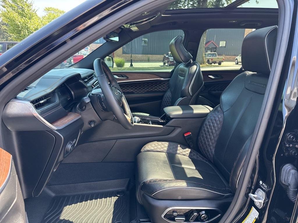 used 2023 Jeep Grand Cherokee car, priced at $40,999