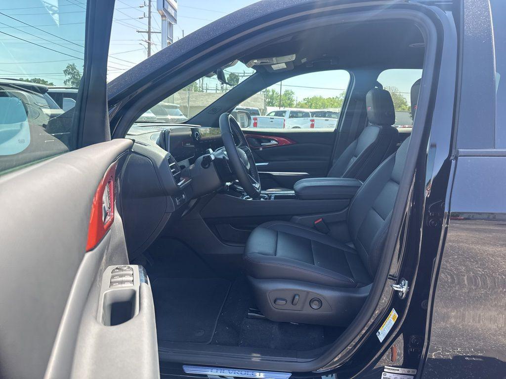 new 2026 Chevrolet Traverse car, priced at $56,054