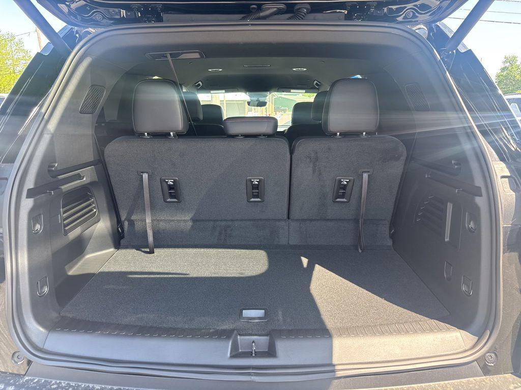 new 2026 Chevrolet Traverse car, priced at $56,054