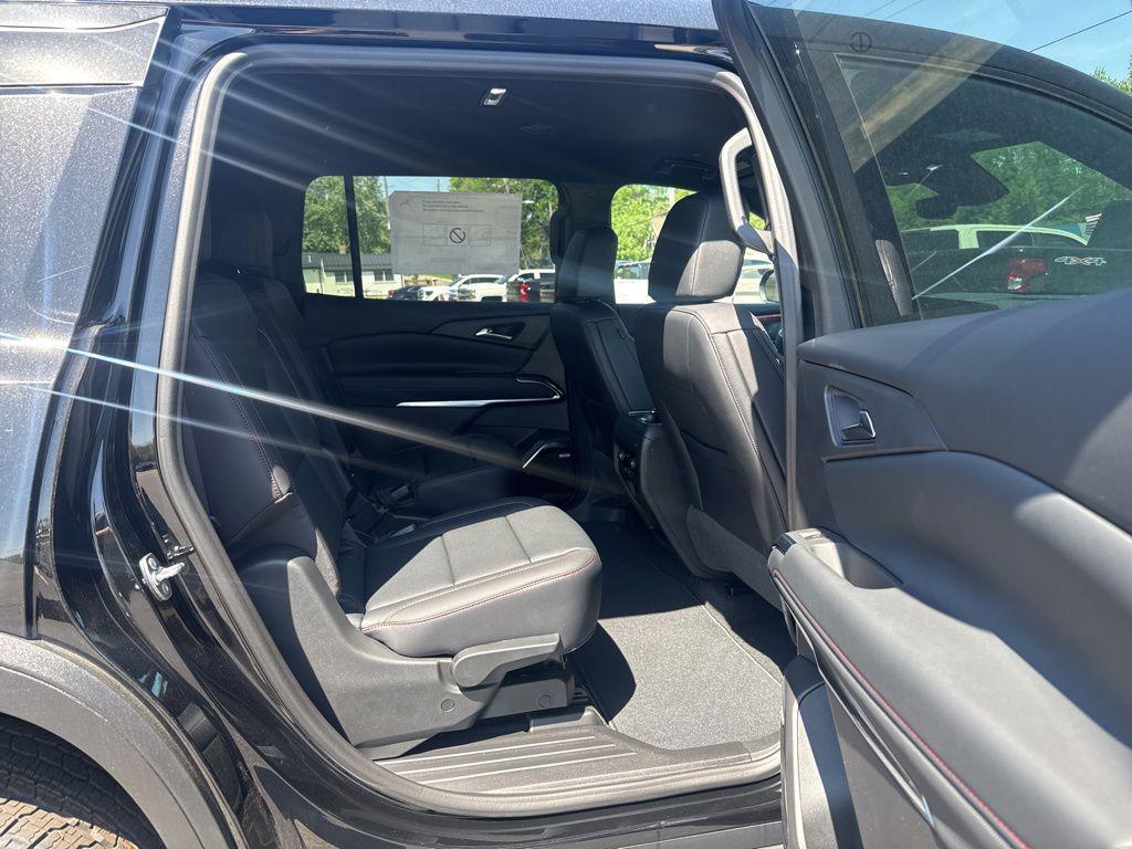 new 2026 Chevrolet Traverse car, priced at $56,054