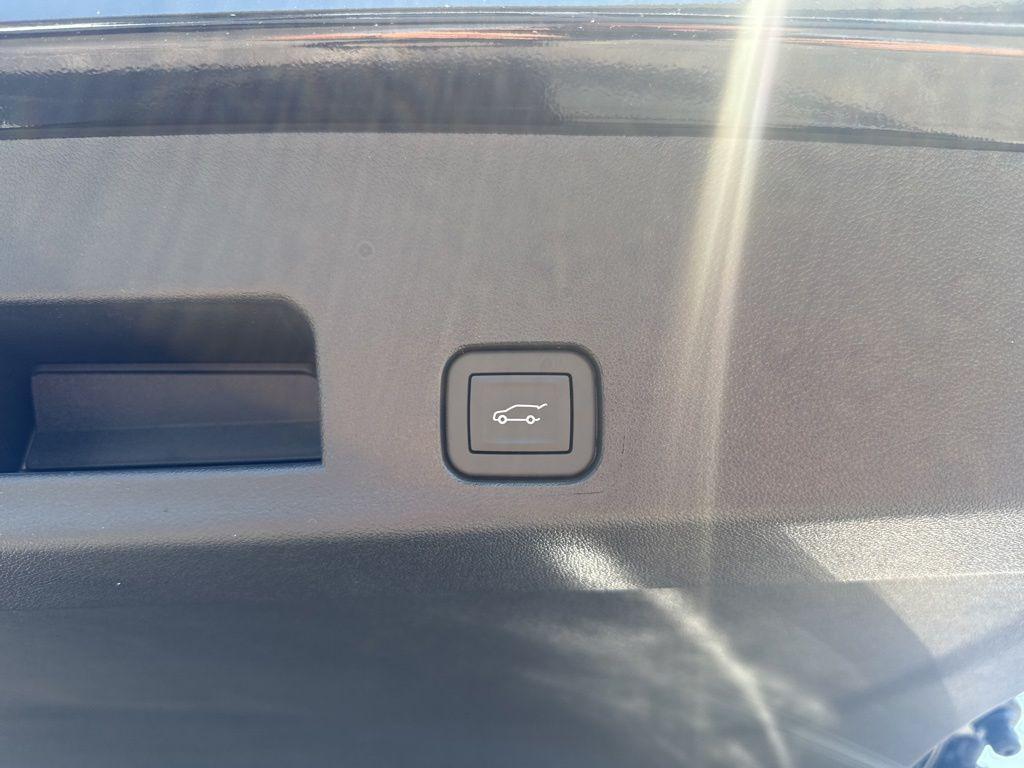 new 2026 Chevrolet Traverse car, priced at $56,054