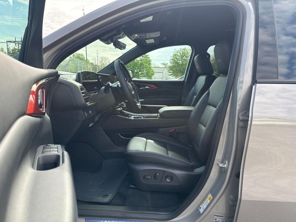 new 2026 Chevrolet Traverse car, priced at $55,999