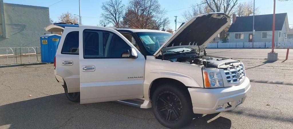 used 2006 Cadillac Escalade car, priced at $5,990