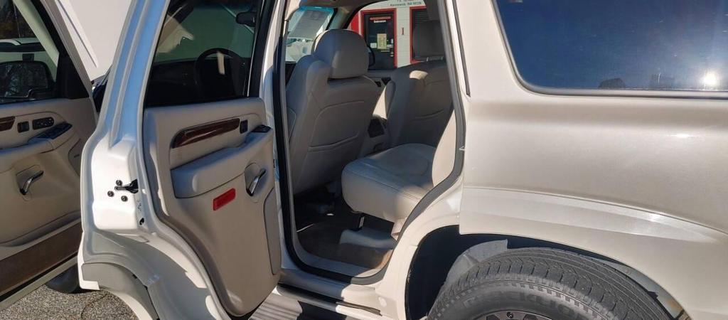 used 2006 Cadillac Escalade car, priced at $5,990