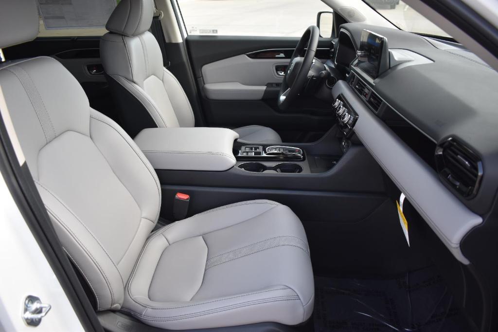 new 2025 Honda Pilot car