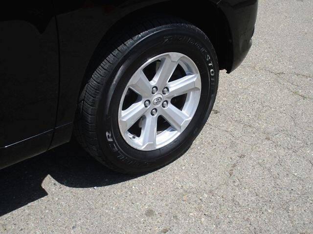 used 2009 Toyota Highlander car, priced at $7,999