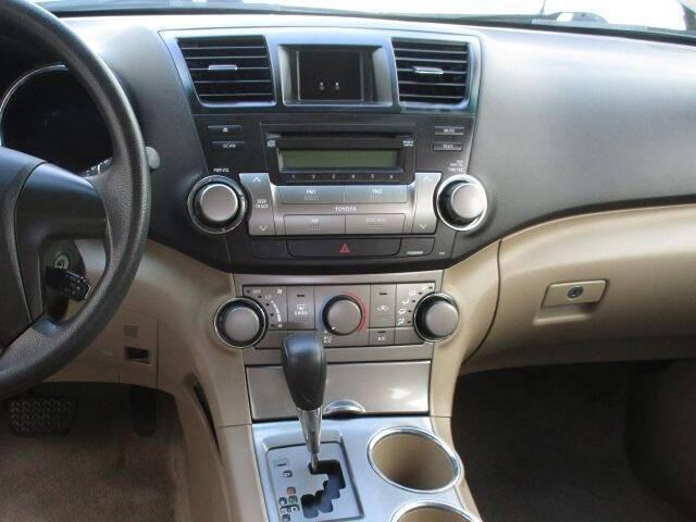 used 2009 Toyota Highlander car, priced at $7,999