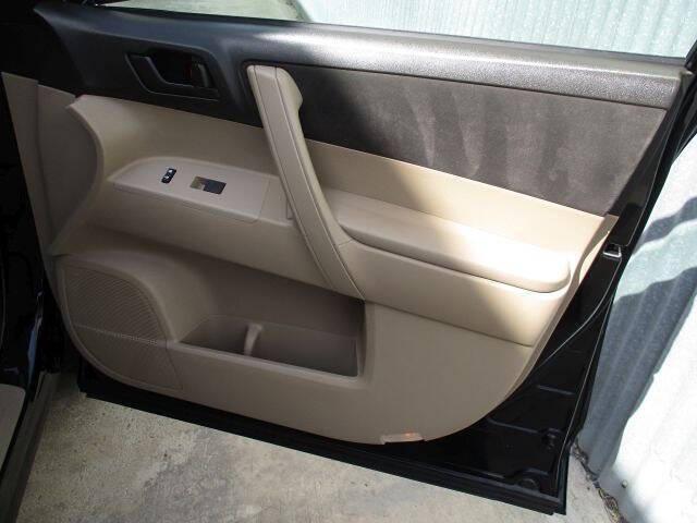 used 2009 Toyota Highlander car, priced at $7,999