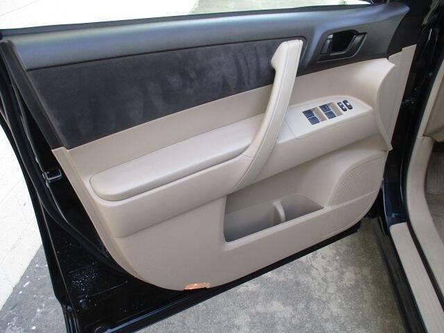 used 2009 Toyota Highlander car, priced at $7,999