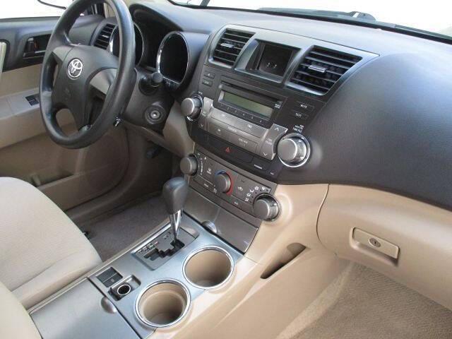 used 2009 Toyota Highlander car, priced at $7,999