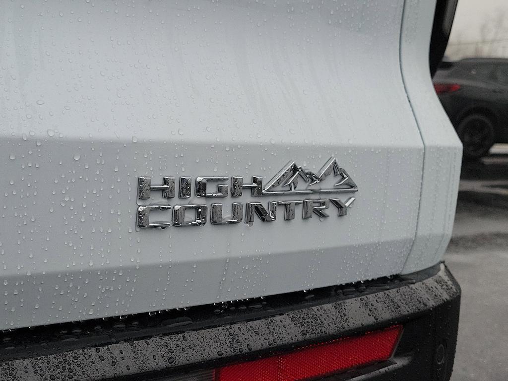 new 2026 Chevrolet Traverse car, priced at $53,528