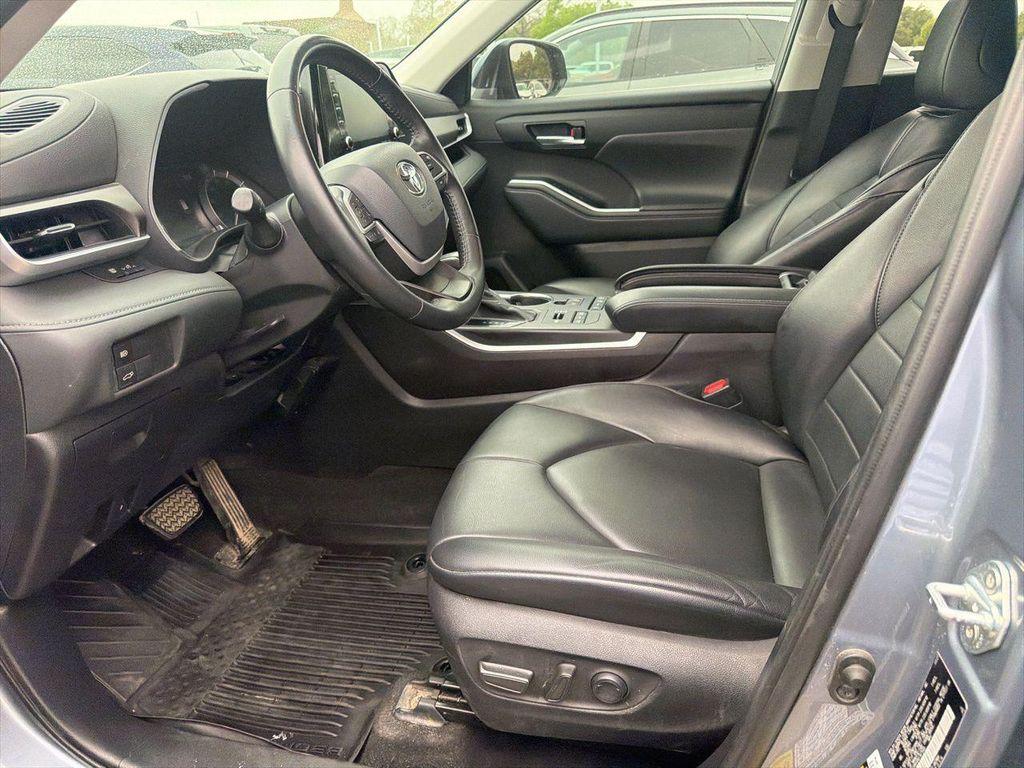 used 2022 Toyota Highlander car, priced at $31,987