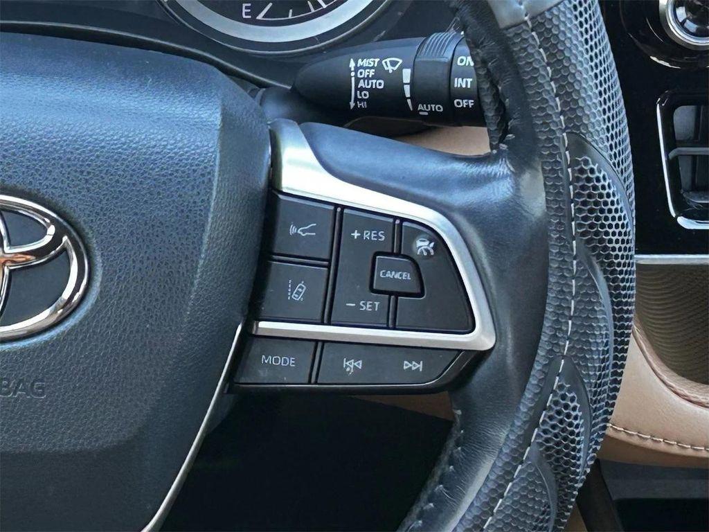 used 2022 Toyota Highlander car, priced at $36,997