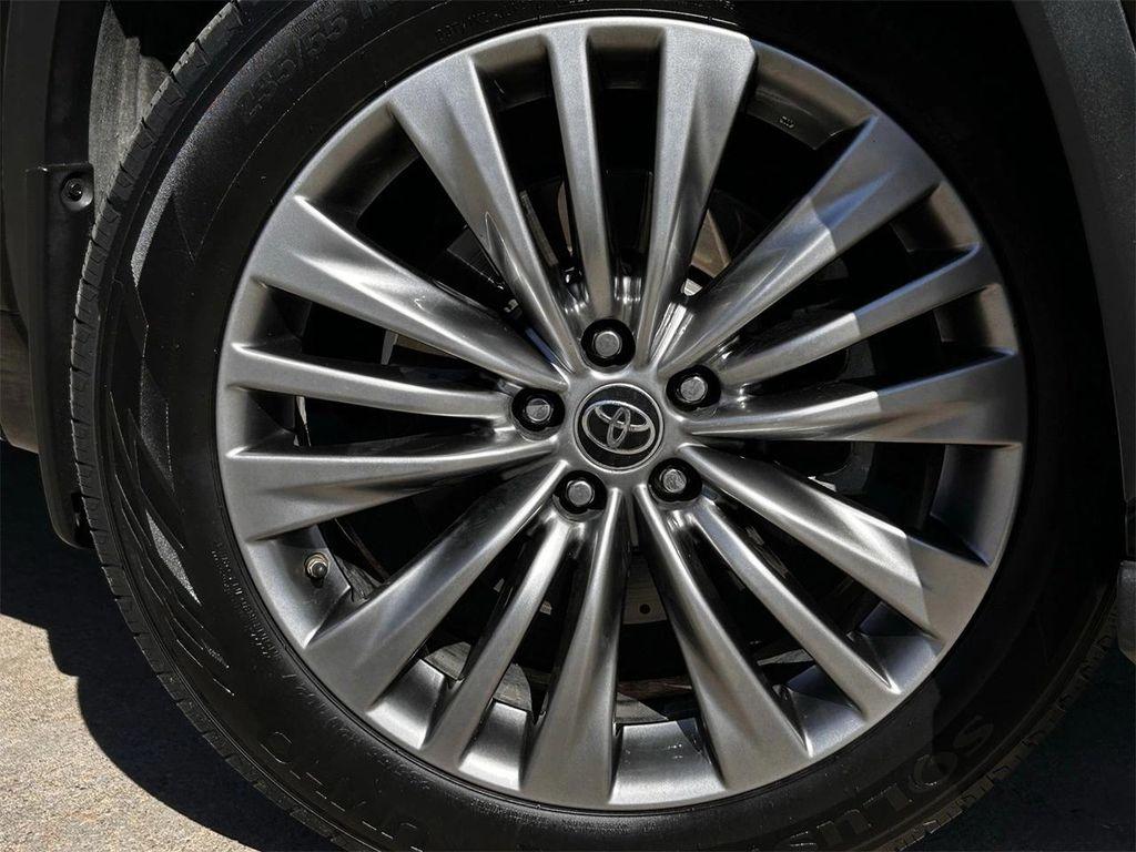 used 2022 Toyota Highlander car, priced at $36,997