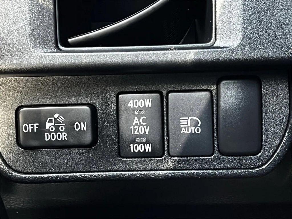 2019 Super White Toyota Tacoma