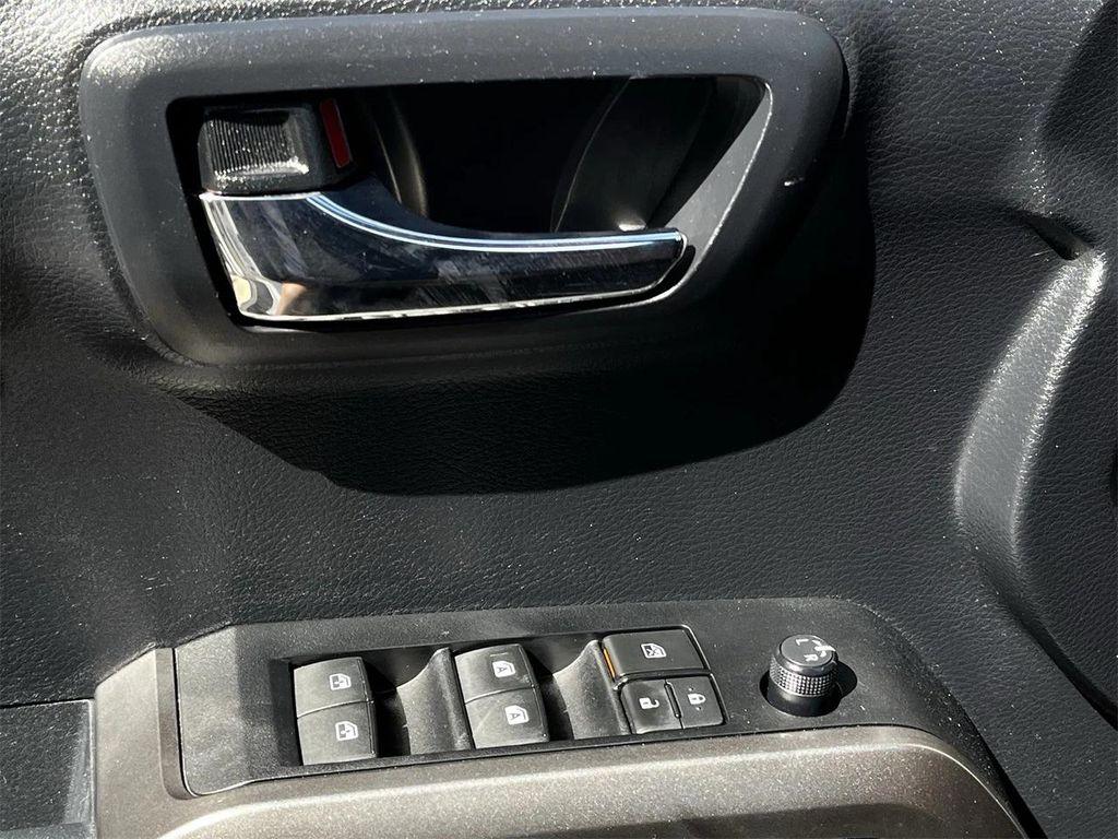 2019 Super White Toyota Tacoma