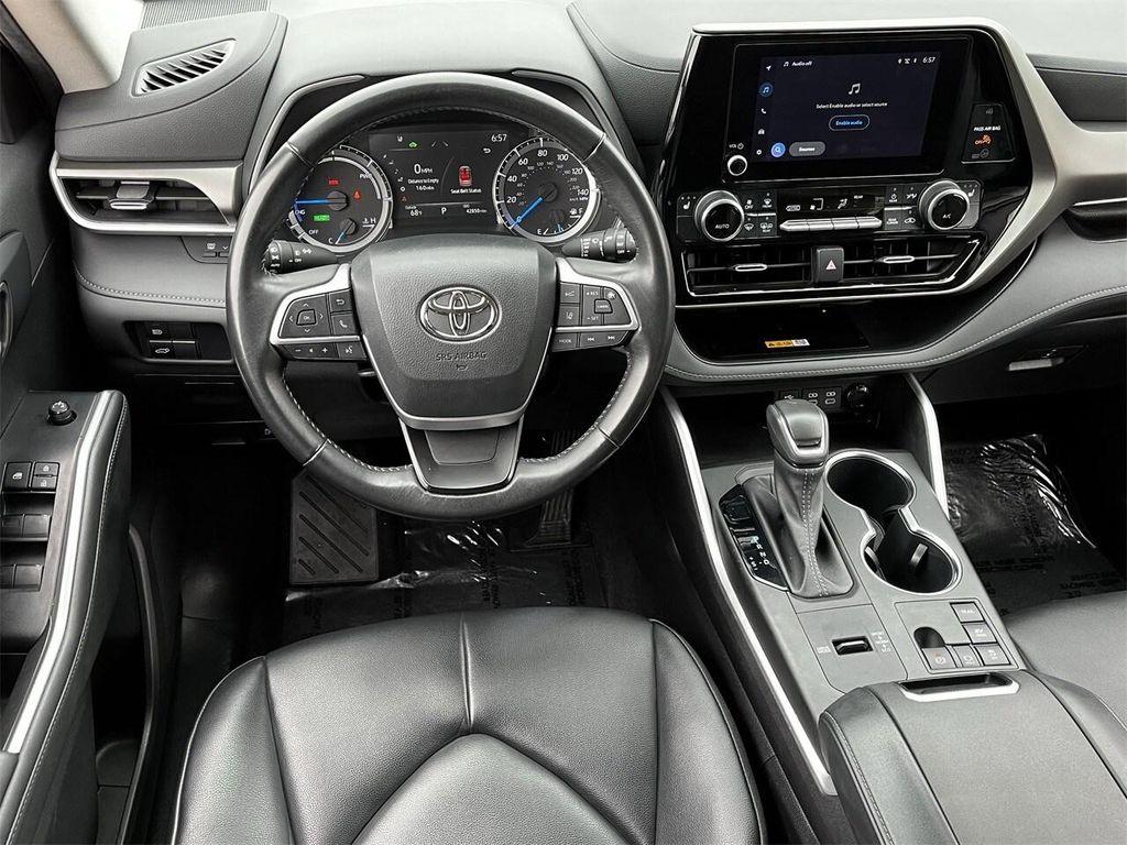 used 2023 Toyota Highlander Hybrid car, priced at $38,111