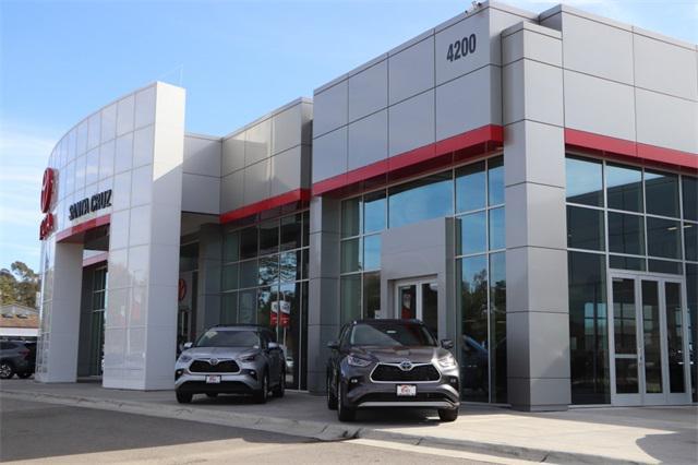 used 2018 Toyota Highlander car, priced at $25,995