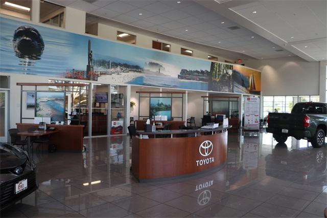 used 2018 Toyota Highlander car, priced at $25,995