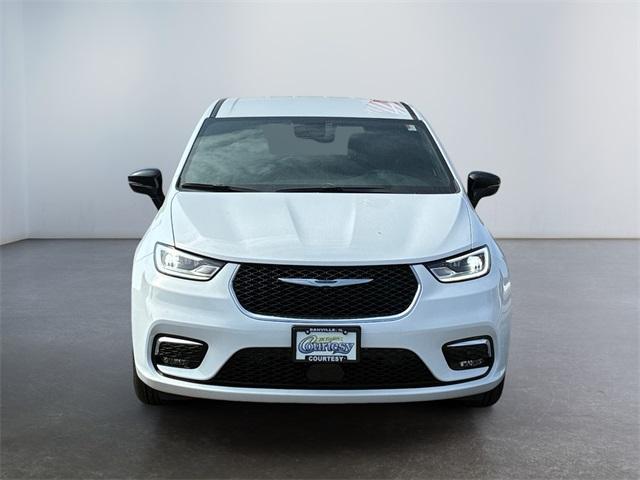 new 2026 Chrysler Pacifica car, priced at $40,690