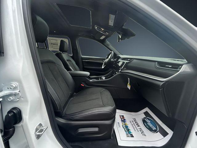 new 2026 Jeep Grand Cherokee car, priced at $45,078