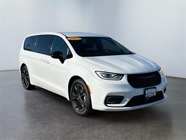 new 2026 Chrysler Pacifica car, priced at $42,182