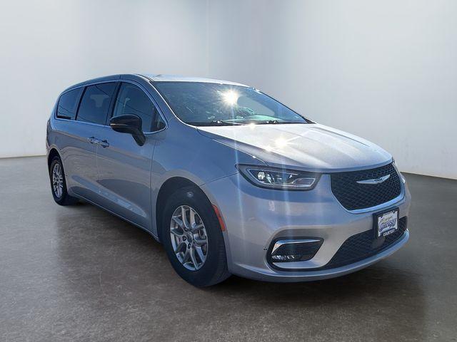 used 2024 Chrysler Pacifica car, priced at $26,876