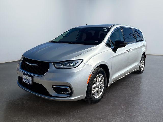 used 2024 Chrysler Pacifica car, priced at $26,876