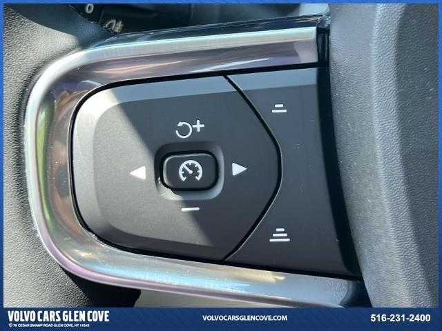 2025 Onyx Black Metallic Volvo XC40