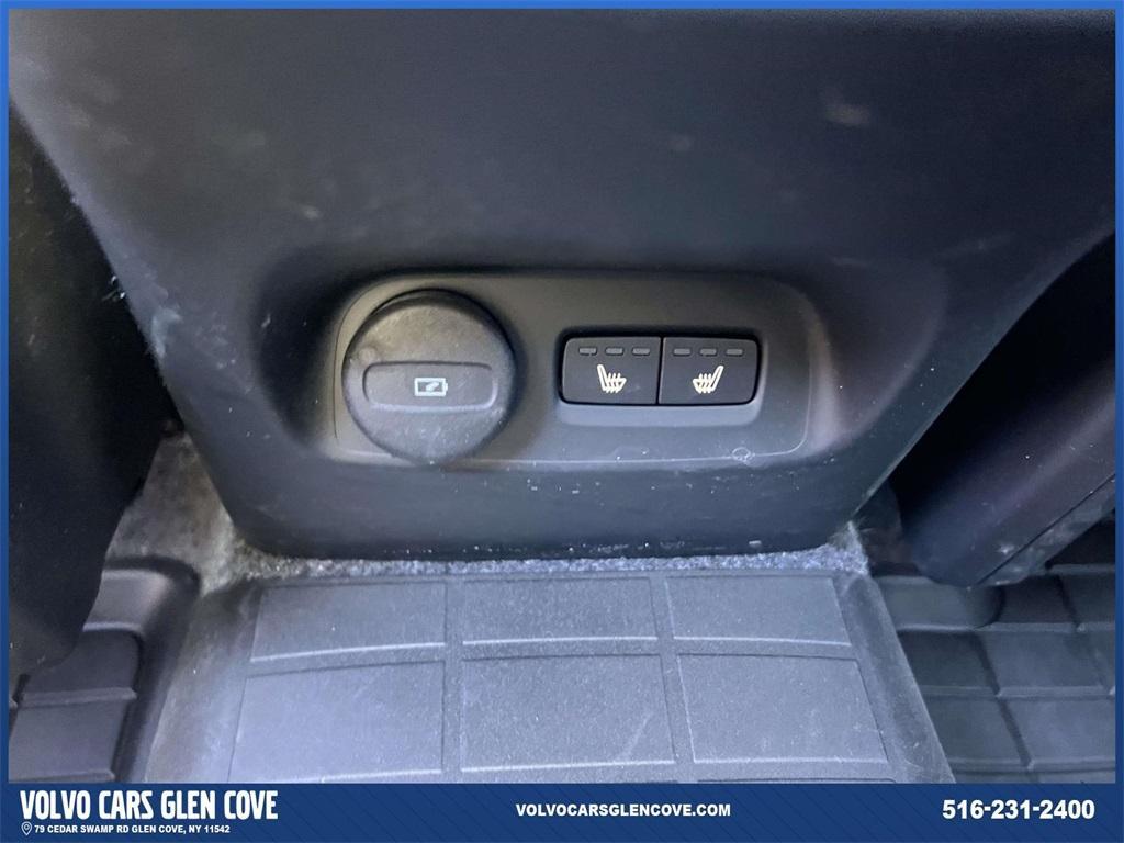 used 2025 Volvo XC40 car, priced at $39,799