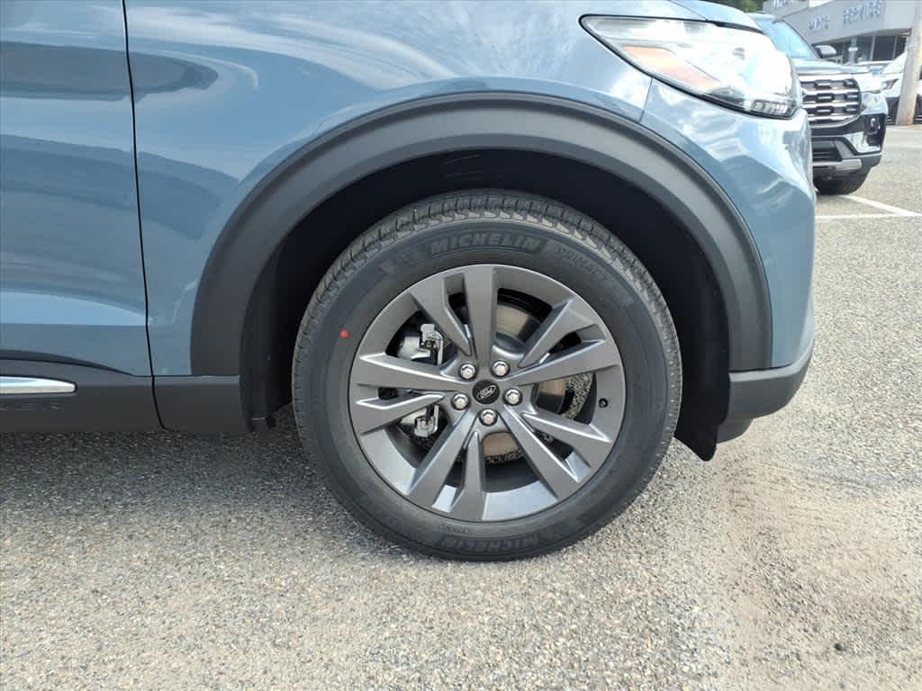 new 2025 Ford Explorer car, priced at $47,334