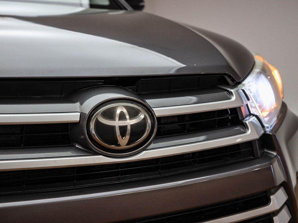 used 2018 Toyota Highlander car, priced at $23,592