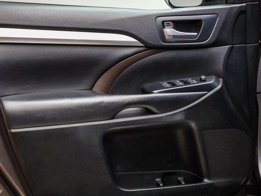 used 2018 Toyota Highlander car, priced at $23,592