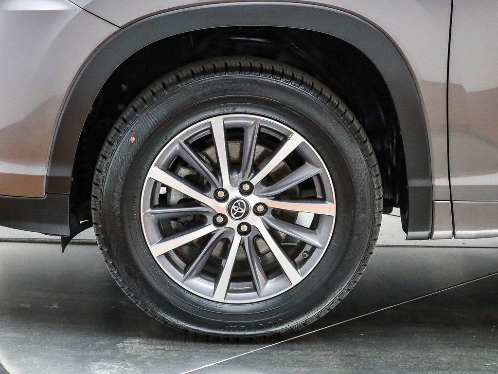 used 2018 Toyota Highlander car, priced at $23,592