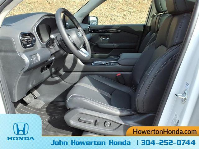 new 2025 Honda Pilot car, priced at $54,300