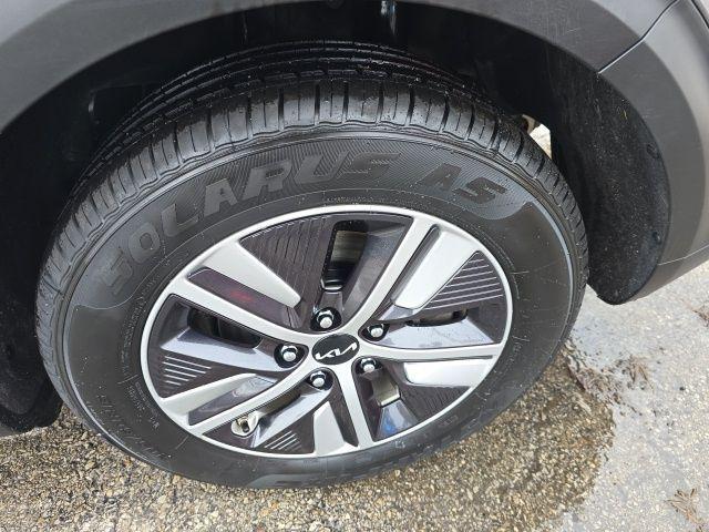 used 2022 Kia Niro Plug-In Hybrid car, priced at $18,402