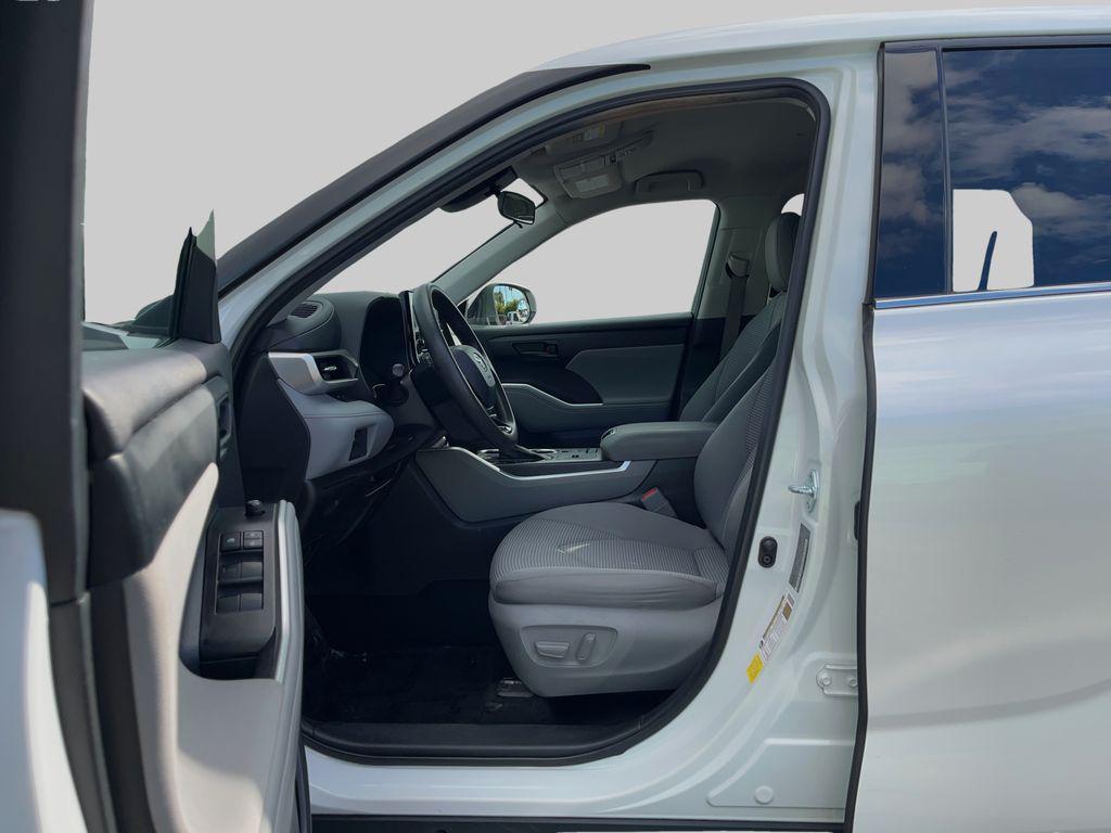 used 2021 Toyota Highlander car, priced at $21,595