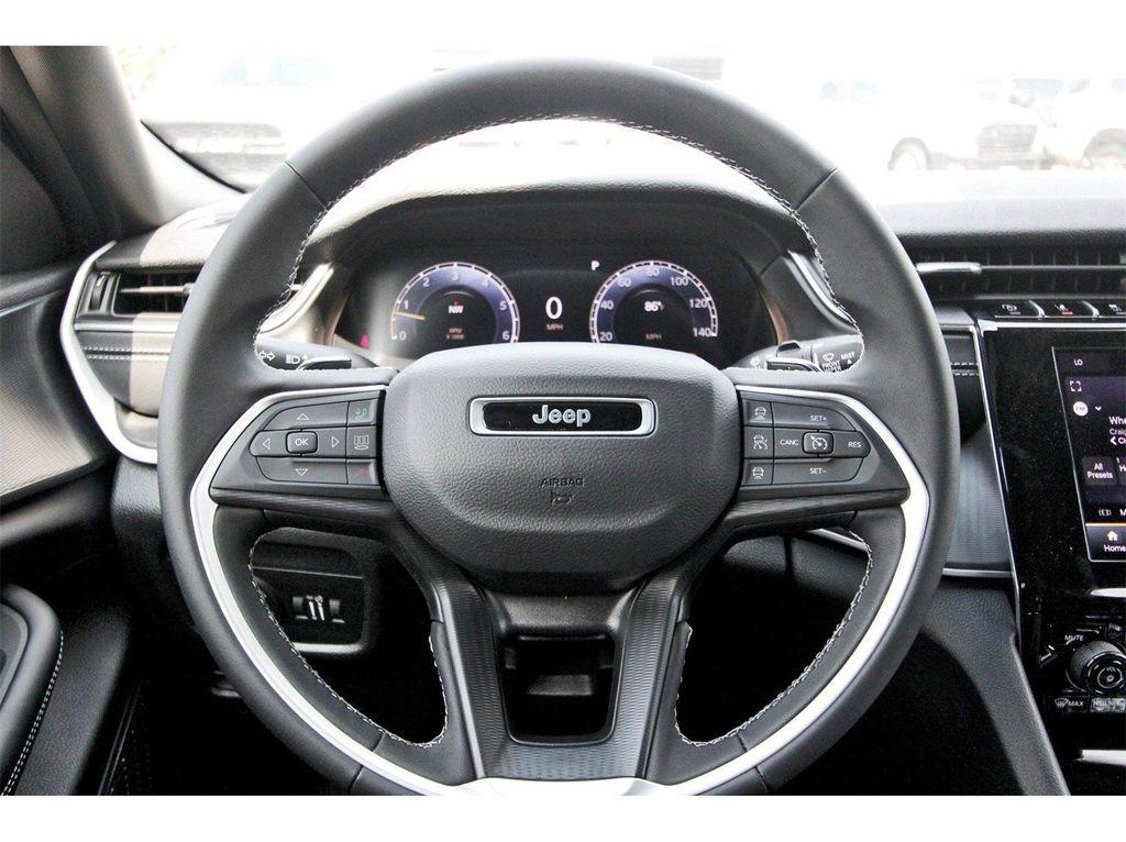 new 2025 Jeep Grand Cherokee car, priced at $33,995