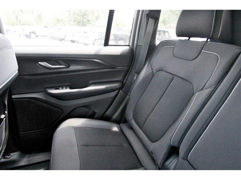 new 2025 Jeep Grand Cherokee car, priced at $33,995