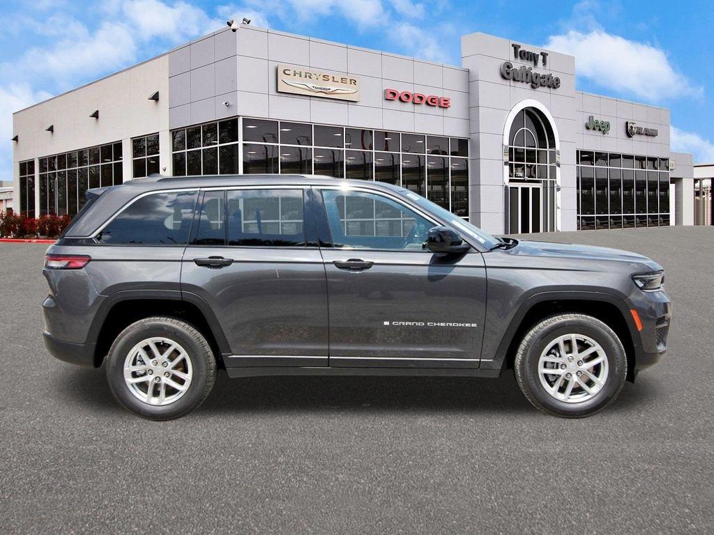 new 2025 Jeep Grand Cherokee car, priced at $33,995