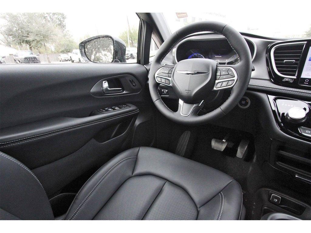 new 2026 Chrysler Pacifica car, priced at $39,845