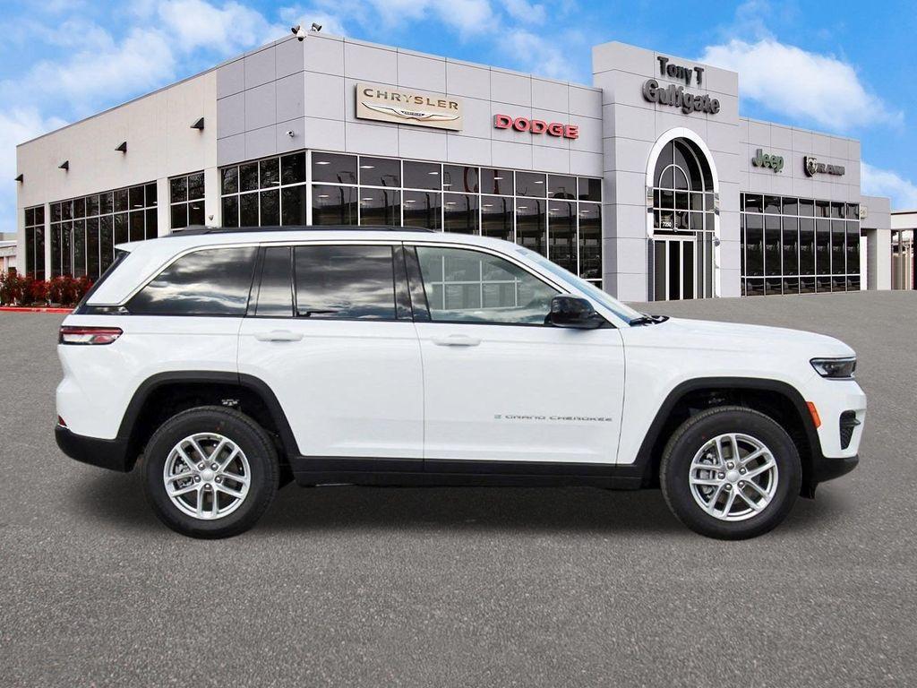new 2025 Jeep Grand Cherokee car, priced at $35,995