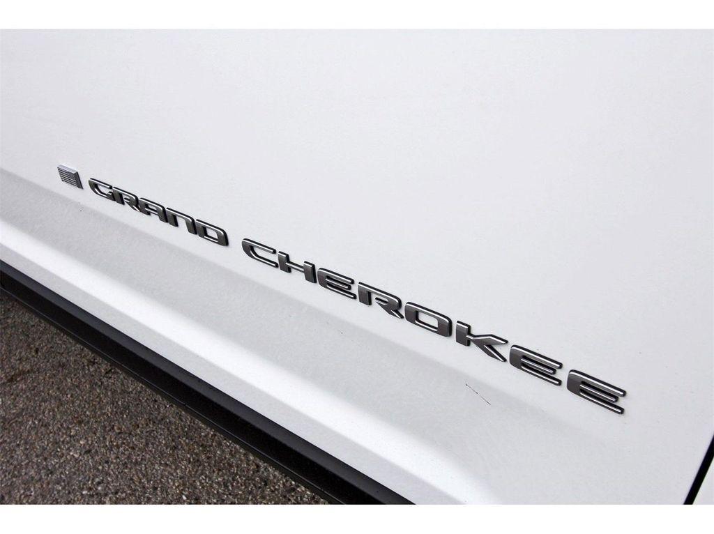 new 2025 Jeep Grand Cherokee car, priced at $35,995
