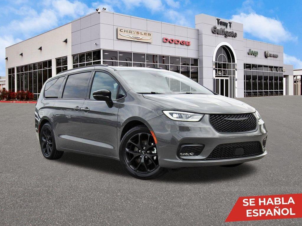 used 2025 Chrysler Pacifica car, priced at $36,995