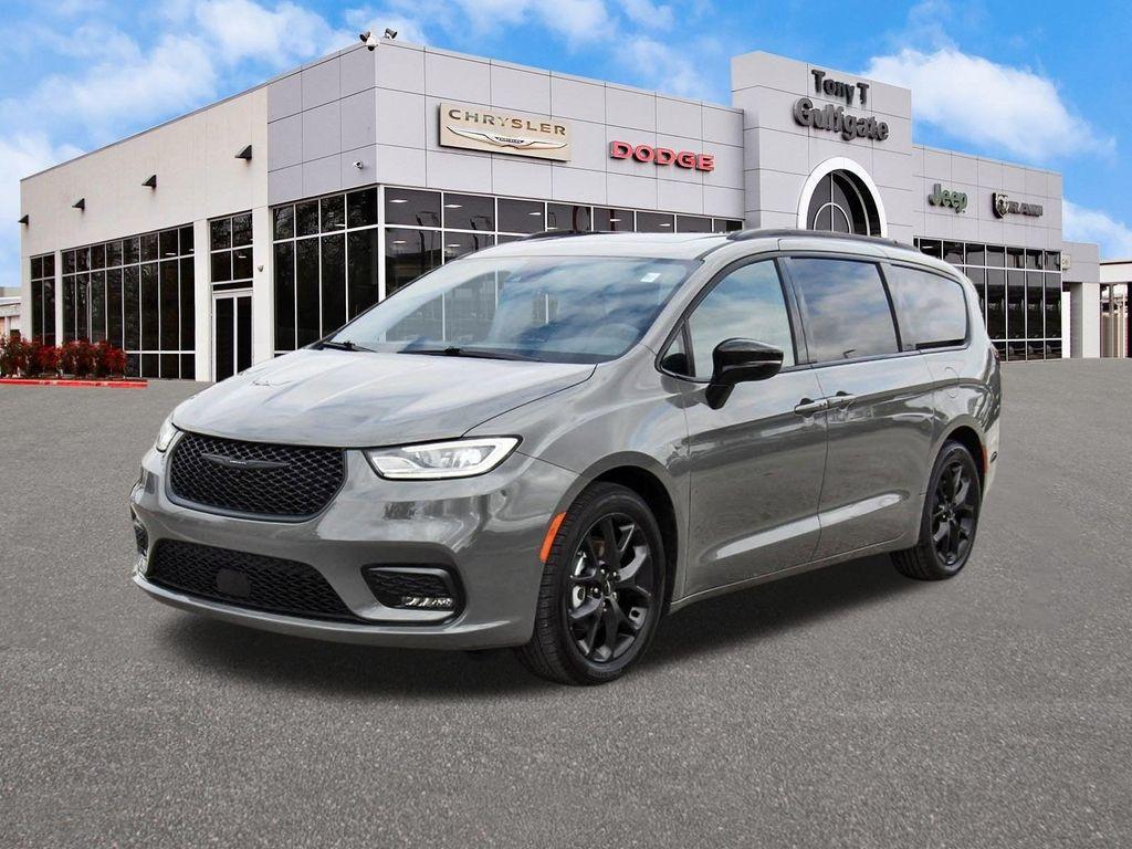 used 2025 Chrysler Pacifica car, priced at $36,995