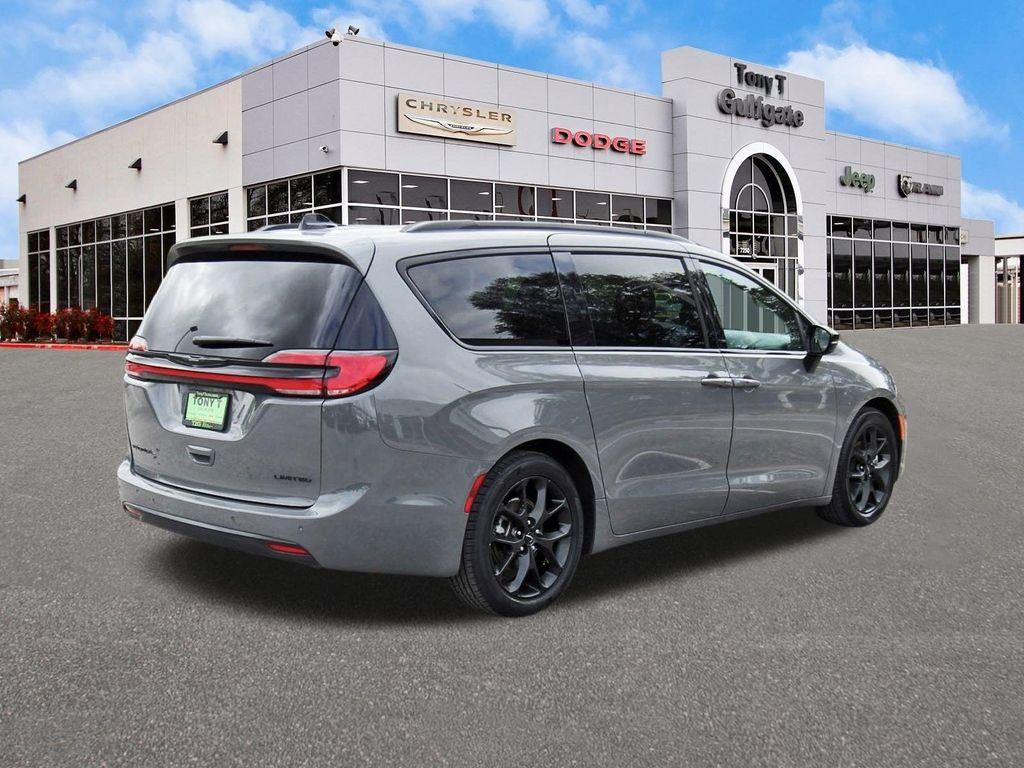 used 2025 Chrysler Pacifica car, priced at $36,995