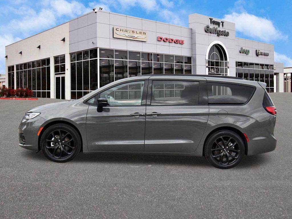 used 2025 Chrysler Pacifica car, priced at $36,995