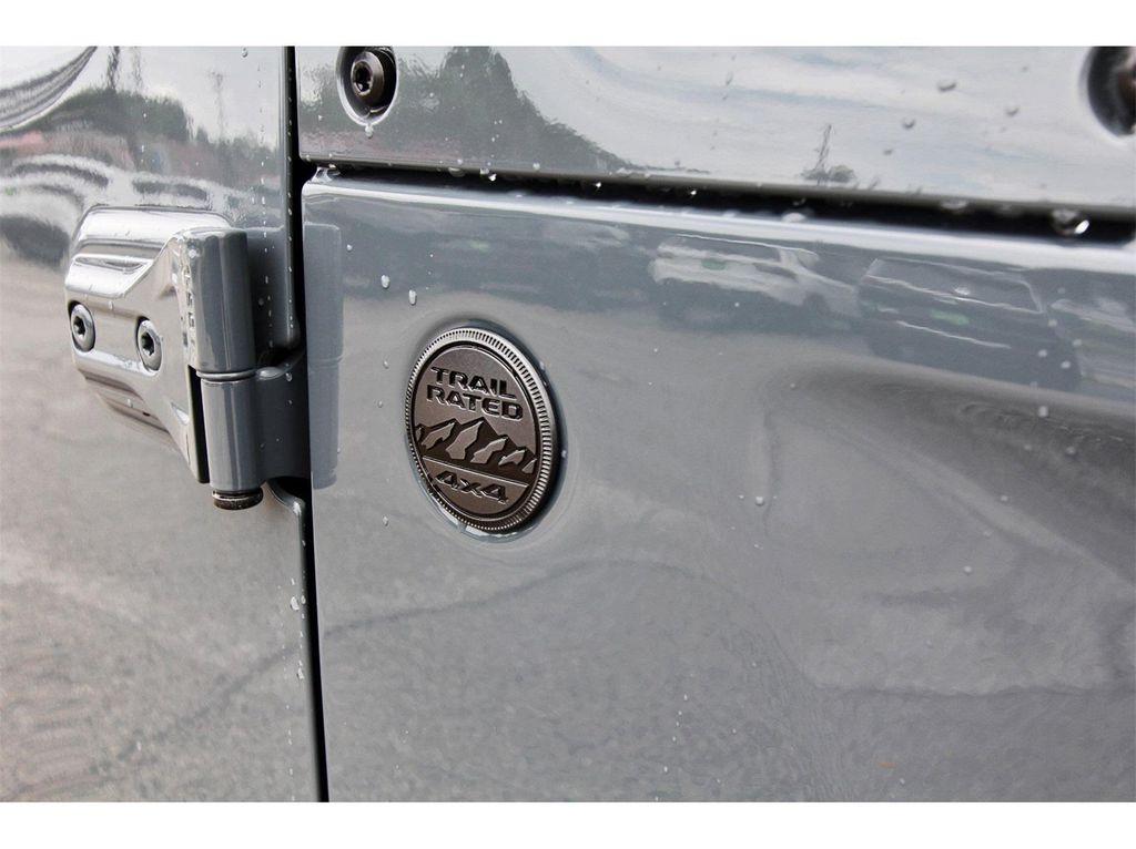 new 2025 Jeep Gladiator car, priced at $38,687