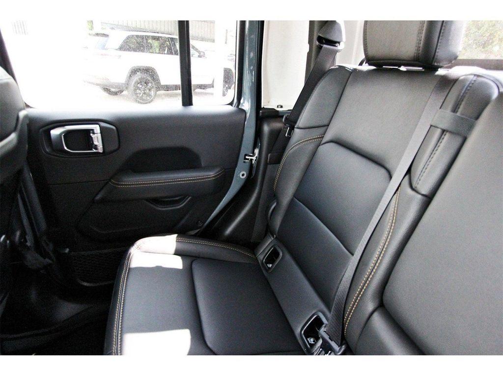 new 2025 Jeep Gladiator car, priced at $39,798